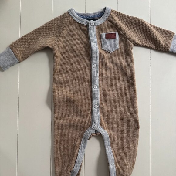 7 for All Mankind Onesie | 0-3mo - Picture 1 of 4
